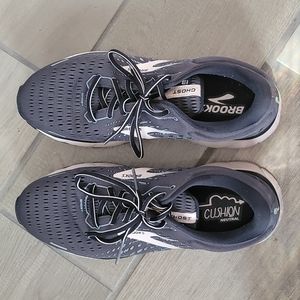 EUC Brooks Ghost 13 Women's shoe in size 11 (D)